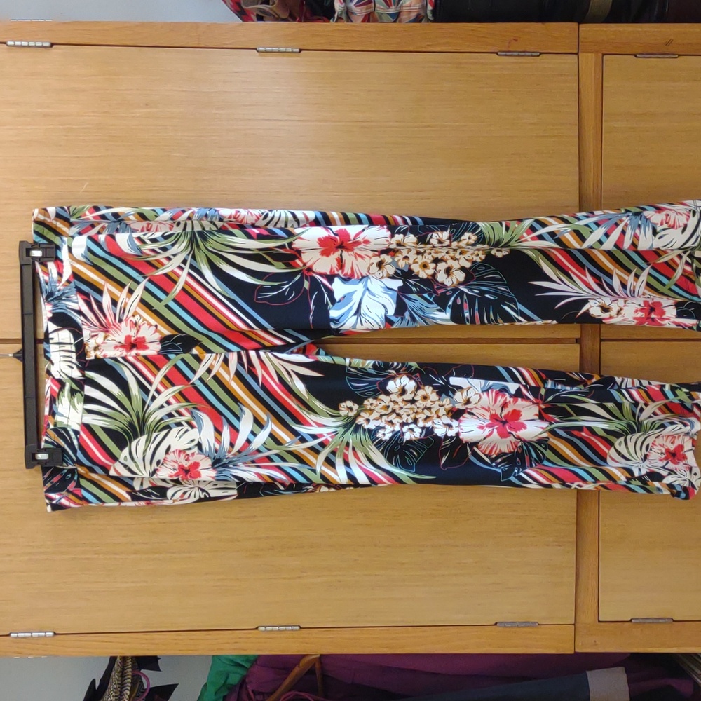 +SZ Black/Pink Floral SZ 2X Mackenzie & James Palazzo Pants